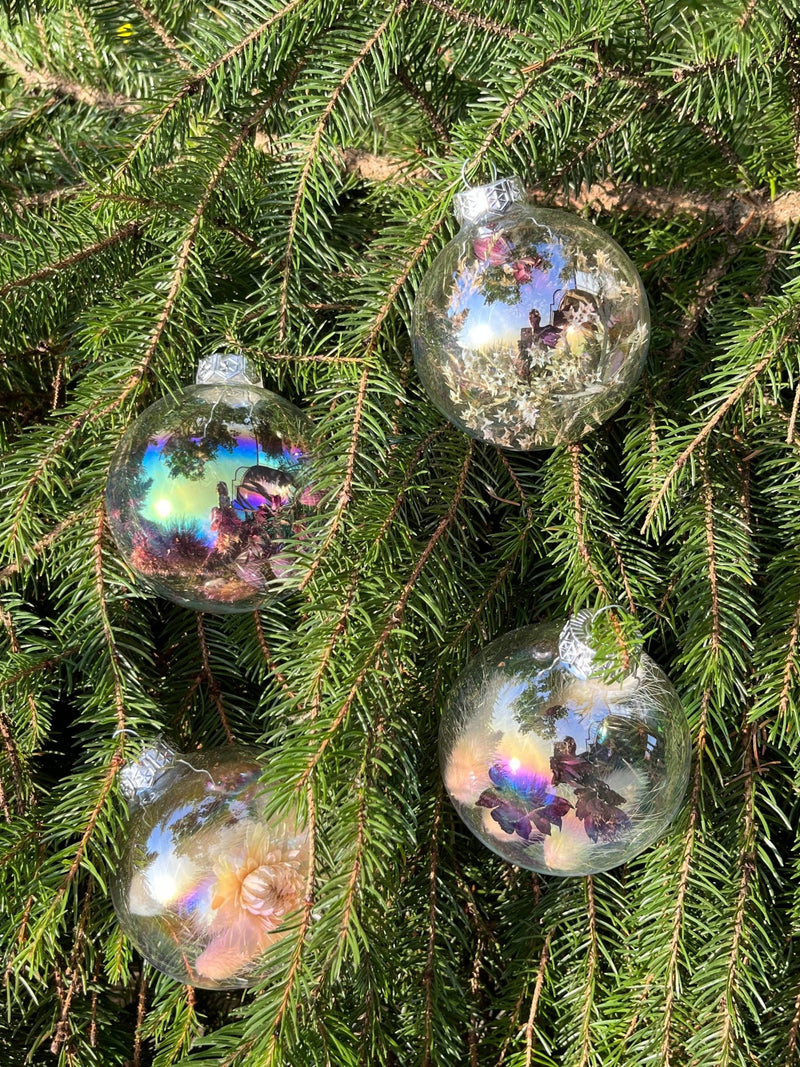 Christmas OrnamentDried Flowers Glass Ornament